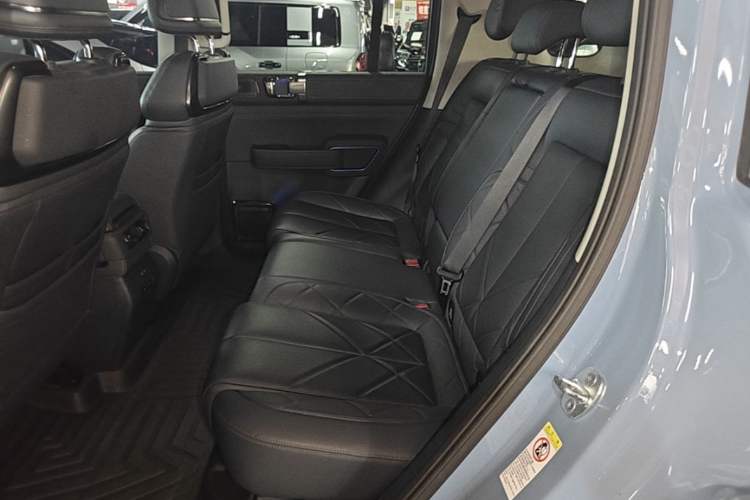 Used Formula Leopard 5 2023 Navigator Edition Left Rear Seat