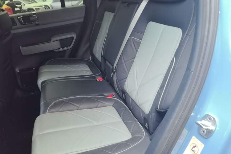 Used Formula Leopard 5 2023 Navigator Edition Left Rear Seat