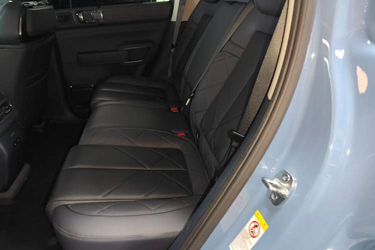 Used Formula Leopard 5 2023 Navigator Edition Left Rear Seat