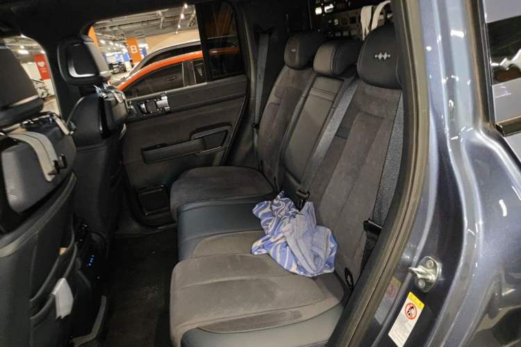 Used Formula Leopard 5 2023 Cloud Ride Flagship Edition Left Rear Seat