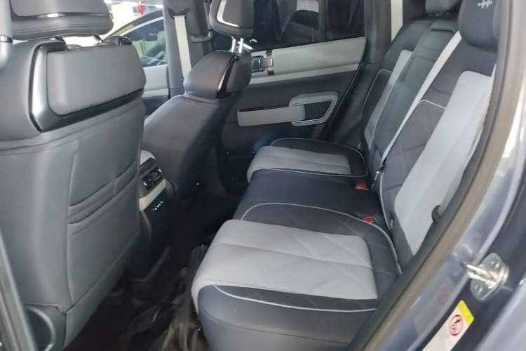 Used Formula Leopard 5 2023 Cloud Ride Flagship Edition Left Rear Seat