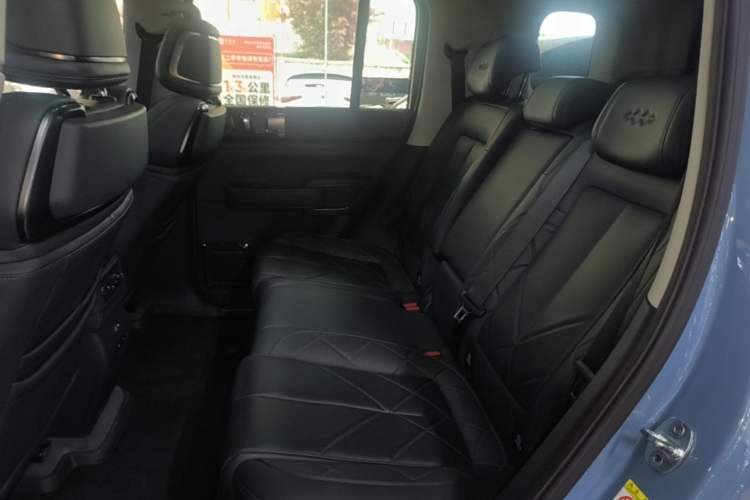 Used Formula Leopard 5 2023 Navigator Edition Left Rear Seat