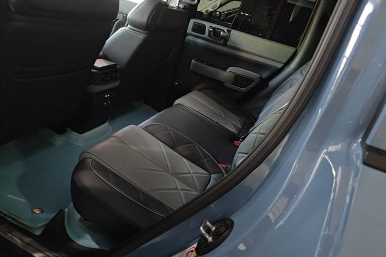 Used Formula Leopard 5 2023 Navigator Edition Left Rear Seat