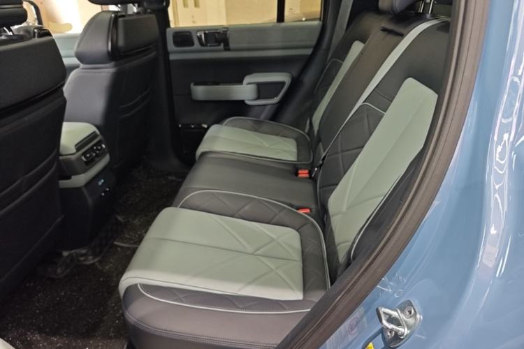Used Formula Leopard 5 2023 Navigator Edition Left Rear Seat
