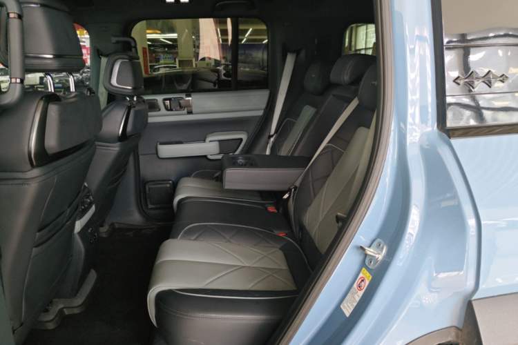 Used Formula Leopard 5 2023 Navigator Edition Left Rear Seat