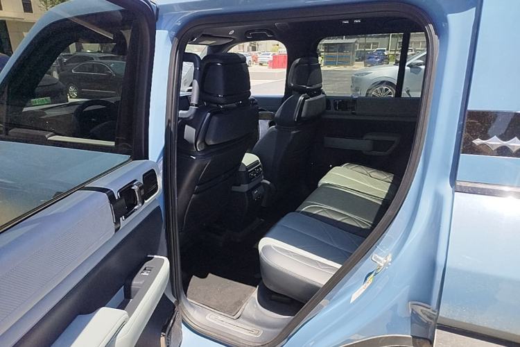 Used Formula Leopard 5 2023 Navigator Edition Left Rear Seat