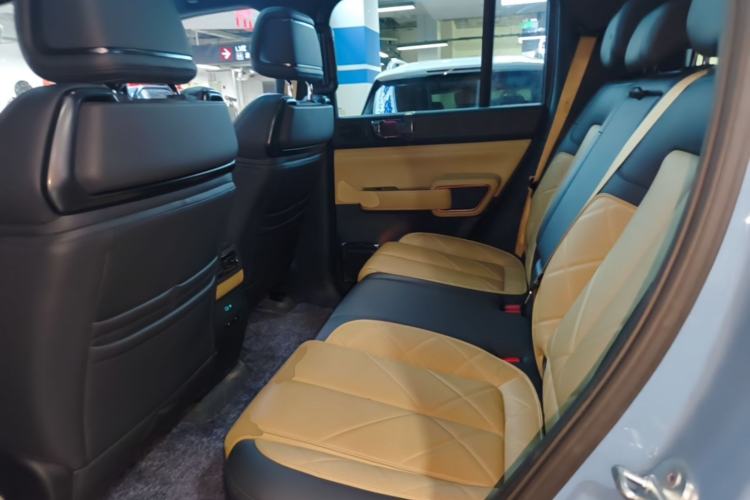 Used Formula Leopard 5 2023 Navigator Edition Left Rear Seat