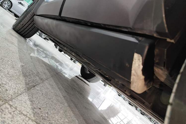Used Formula Leopard 5 2023 Cloud Ride Flagship Edition Left Side Sill