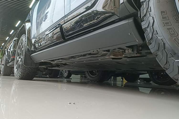 Used Formula Leopard 5 2023 Cloud Ride Flagship Edition Left Side Sill