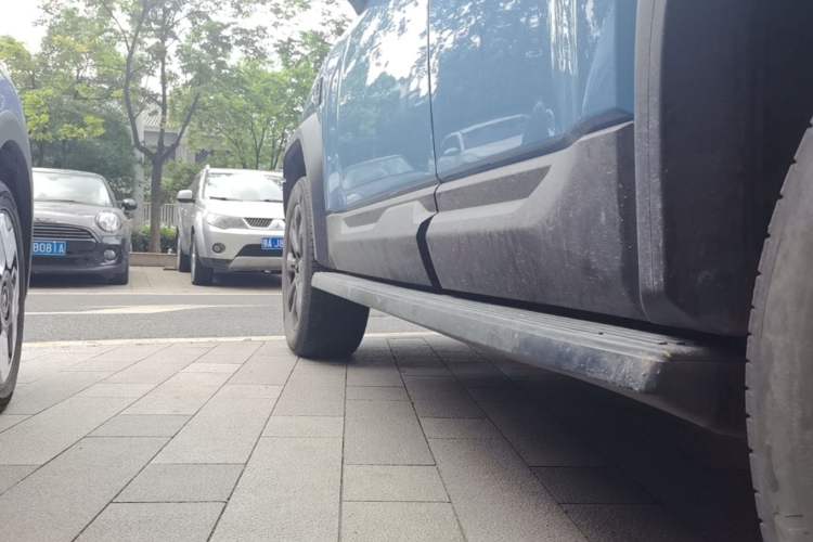Used Formula Leopard 5 2023 Navigator Edition Left Side Sill