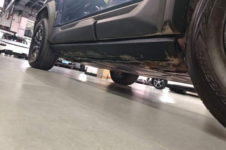 Used Formula Leopard 5 2023 Cloud Ride Flagship Edition Left Side Sill