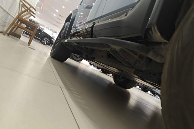 Used Formula Leopard 5 2023 Navigator Edition Left Side Sill