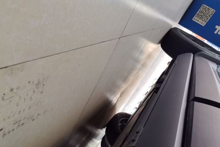 Used Formula Leopard 5 2023 Navigator Edition Left Side Sill