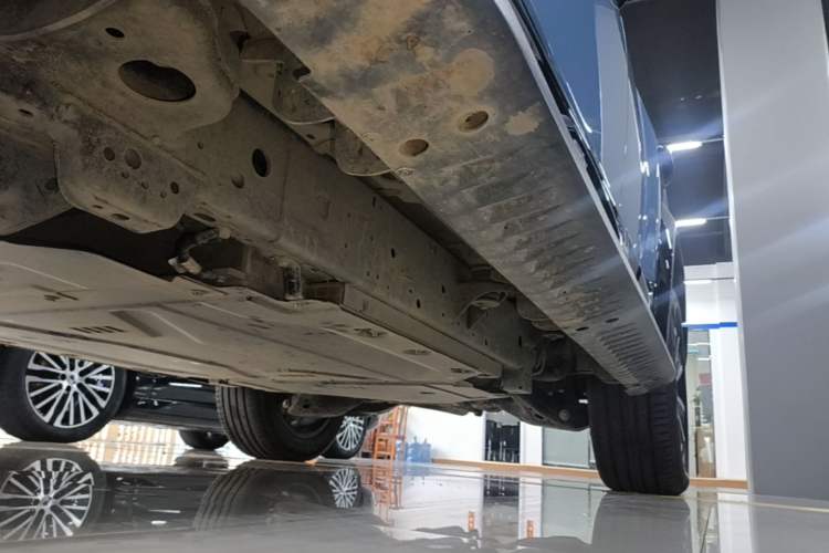 Used Formula Leopard 5 2023 Navigator Edition Left Side Sill