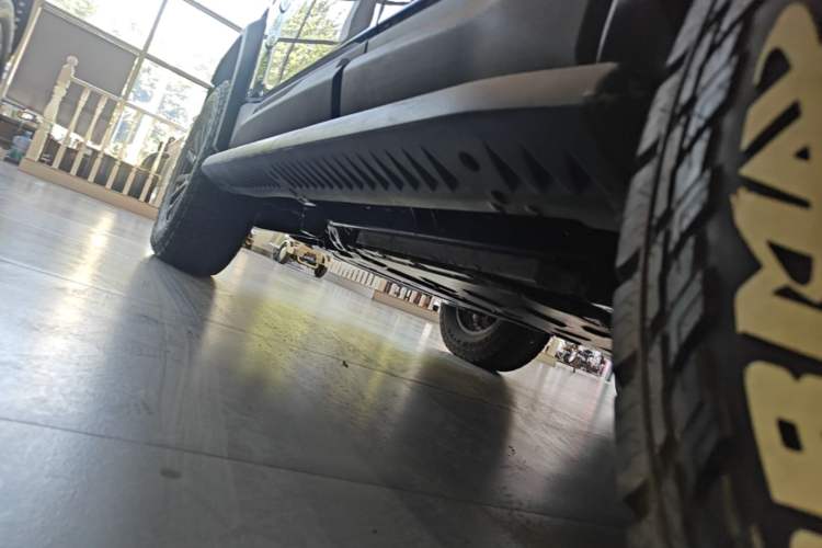 Used Formula Leopard 5 2023 Navigator Edition Left Side Sill