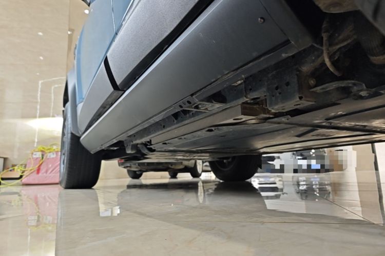Used Formula Leopard 5 2023 Navigator Edition Left Side Sill