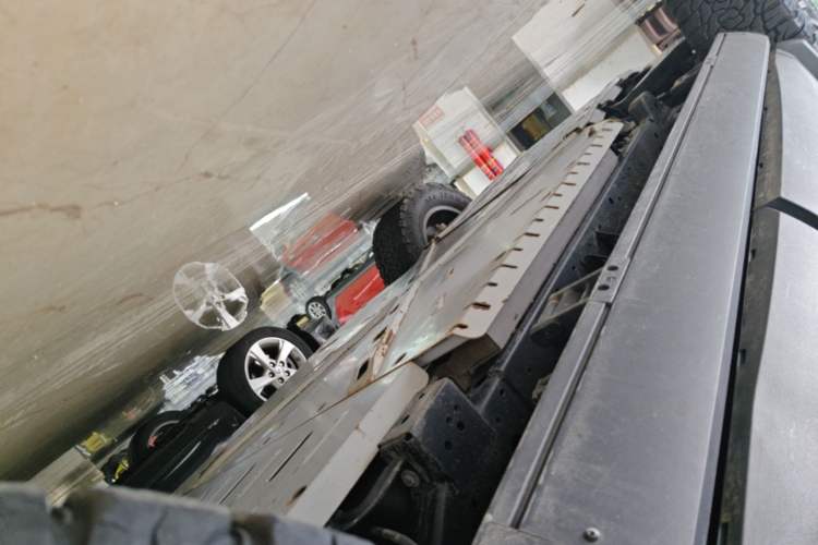 Used Formula Leopard 5 2023 Navigator Edition Left Side Sill