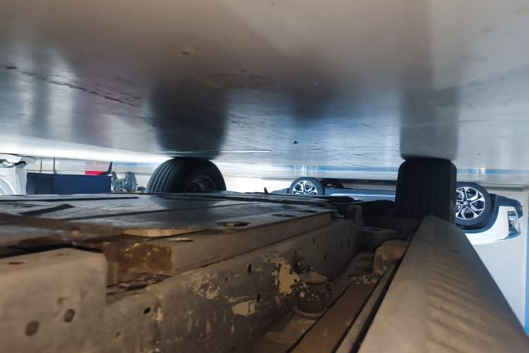Used Formula Leopard 5 2023 Navigator Edition Left Side Sill