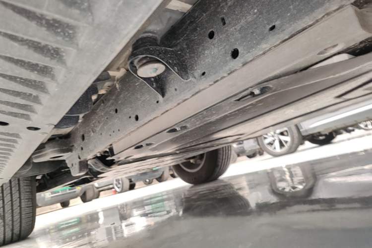 Used Formula Leopard 5 2023 Navigator Edition Left Side Sill