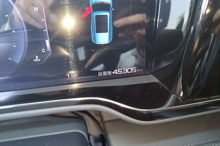 Used Formula Leopard 5 2023 Navigator Edition Odometer Close Up