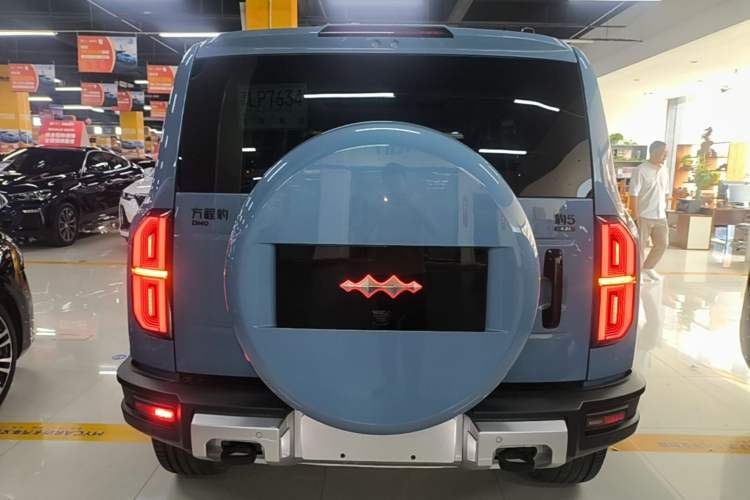 Used Formula Leopard 5 2023 Navigator Edition Rear