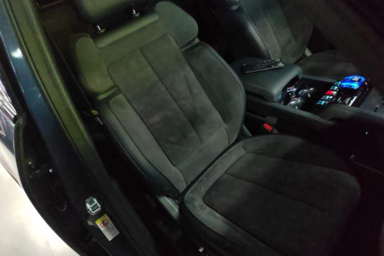 Used Formula Leopard 5 2023 Cloud Ride Flagship Edition Right Front Seat
