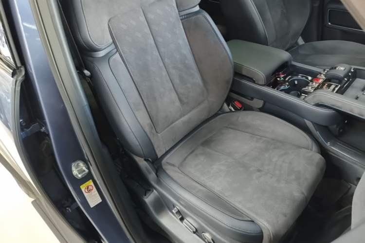 Used Formula Leopard 5 2023 Cloud Ride Flagship Edition Right Front Seat