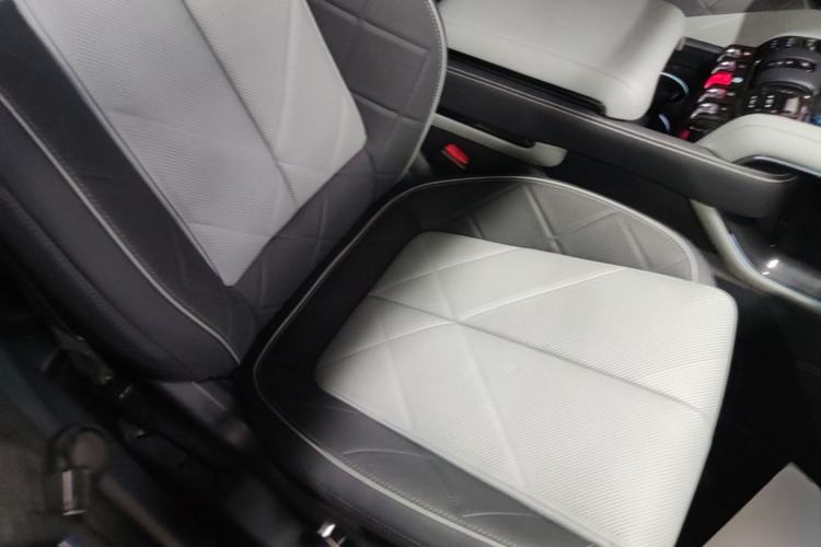 Used Formula Leopard 5 2023 Explore Edition Right Front Seat