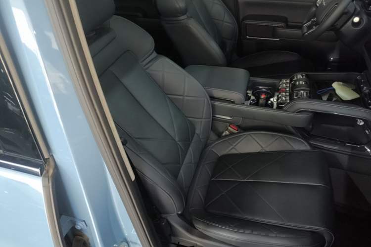 Used Formula Leopard 5 2023 Navigator Edition Right Front Seat