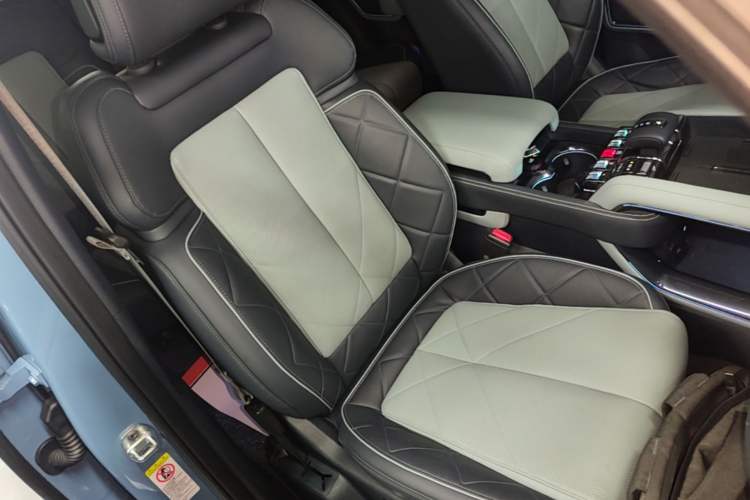 Used Formula Leopard 5 2023 Navigator Edition Right Front Seat