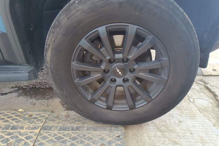 Used Formula Leopard 5 2023 Navigator Edition Right Front Wheel Hub