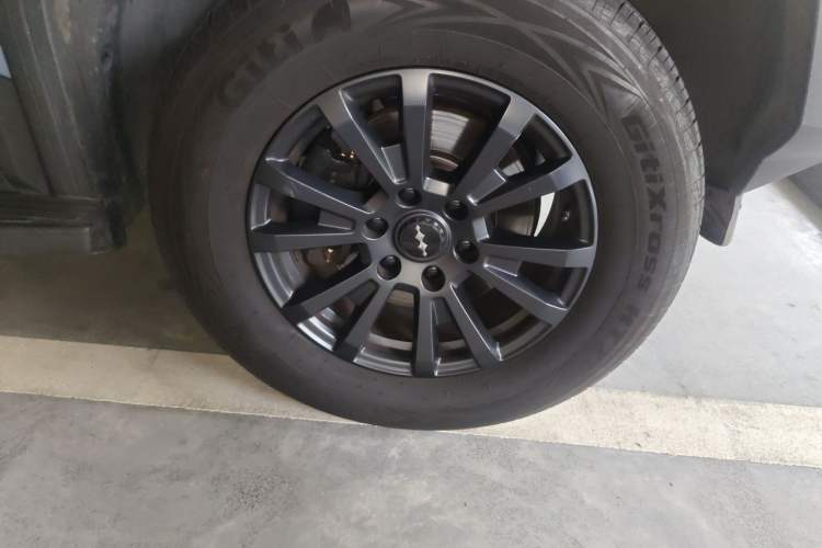 Used Formula Leopard 5 2023 Navigator Edition Right Front Wheel Hub