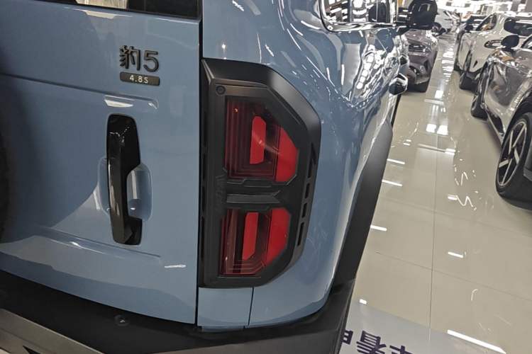 Used Formula Leopard 5 2023 Navigator Edition Right Rear Taillight