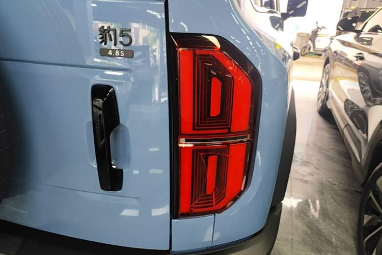 Used Formula Leopard 5 2023 Navigator Edition Right Rear Taillight