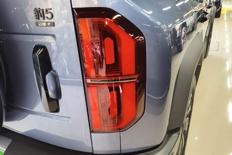 Used Formula Leopard 5 2023 Cloud Ride Flagship Edition Right Rear Taillight