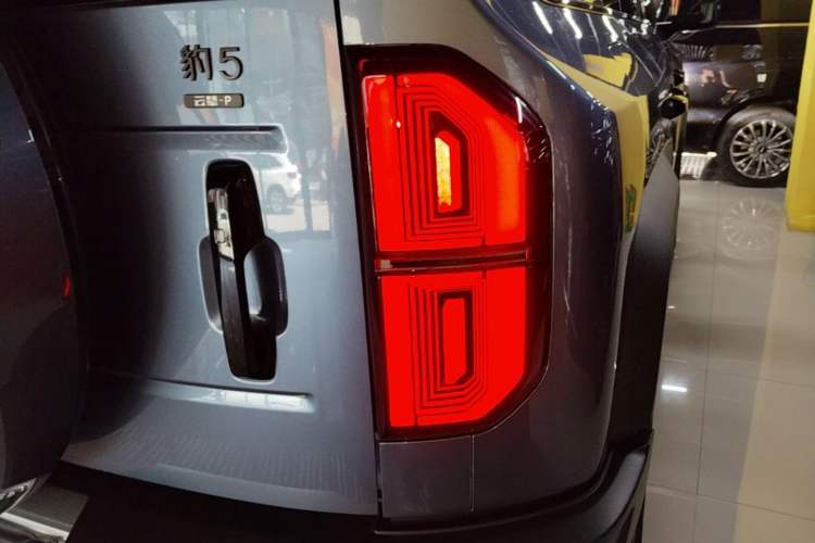 Used Formula Leopard 5 2023 Cloud Ride Flagship Edition Right Rear Taillight