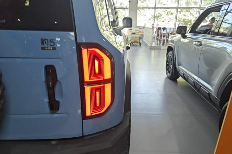 Used Formula Leopard 5 2023 Navigator Edition Right Rear Taillight
