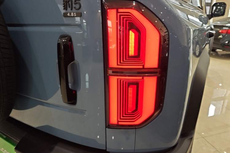 Used Formula Leopard 5 2023 Navigator Edition Right Rear Taillight