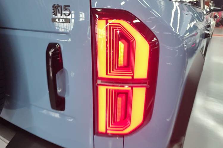 Used Formula Leopard 5 2023 Navigator Edition Right Rear Taillight
