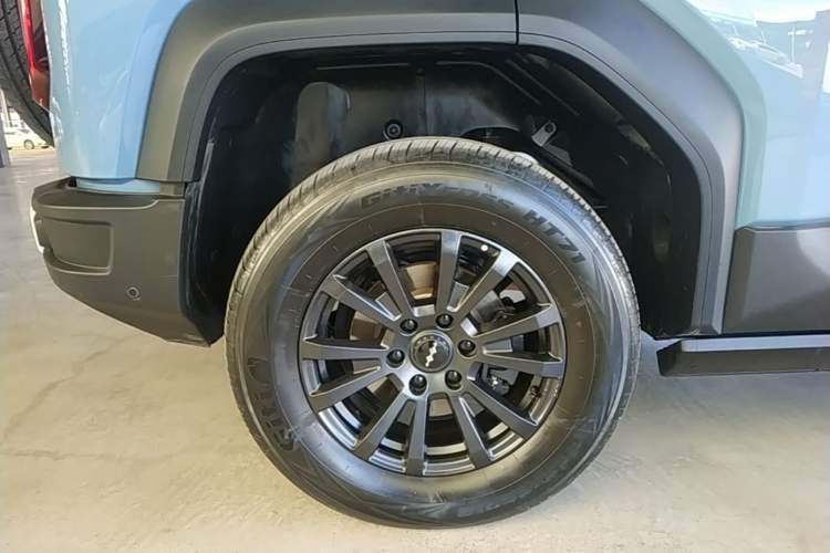 Used Formula Leopard 5 2023 Navigator Edition Right Rear Wheel Hub