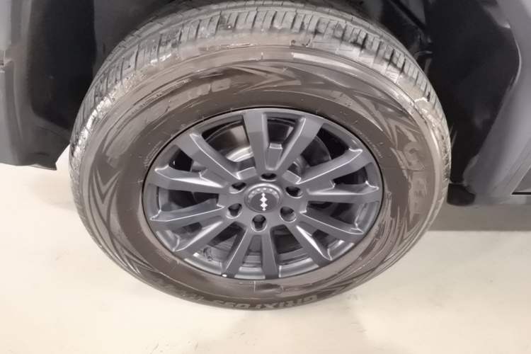 Used Formula Leopard 5 2023 Navigator Edition Right Rear Wheel Hub