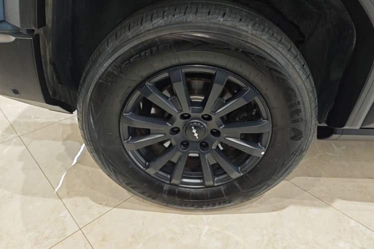 Used Formula Leopard 5 2023 Navigator Edition Right Rear Wheel Hub