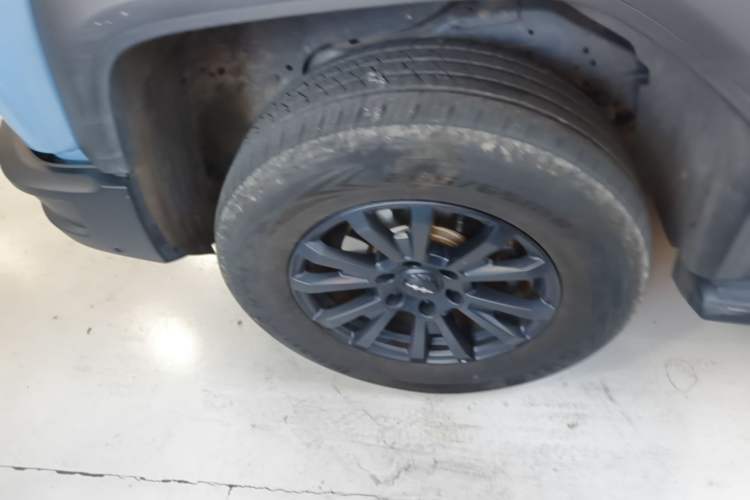 Used Formula Leopard 5 2023 Navigator Edition Right Rear Wheel Hub