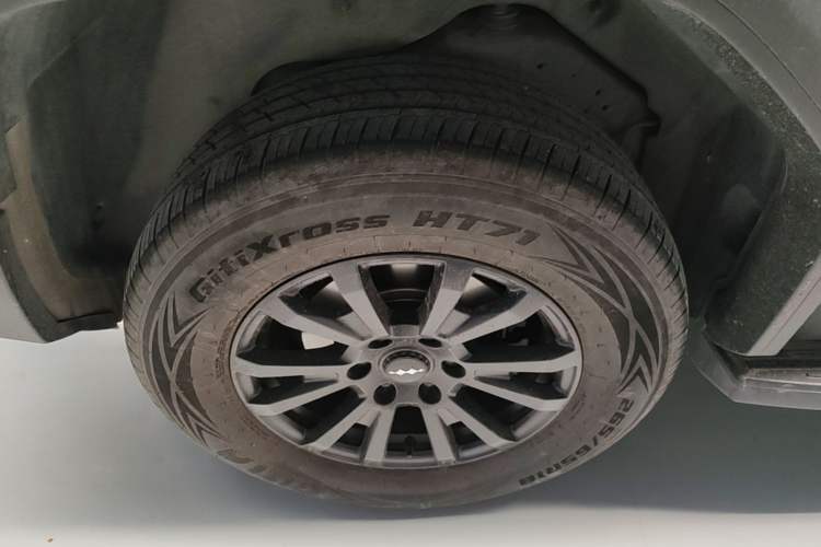 Used Formula Leopard 5 2023 Navigator Edition Right Rear Wheel Hub