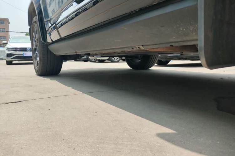 Used Formula Leopard 5 2023 Cloud Ride Flagship Edition Right Side Sill