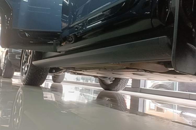 Used Formula Leopard 5 2023 Cloud Ride Flagship Edition Right Side Sill