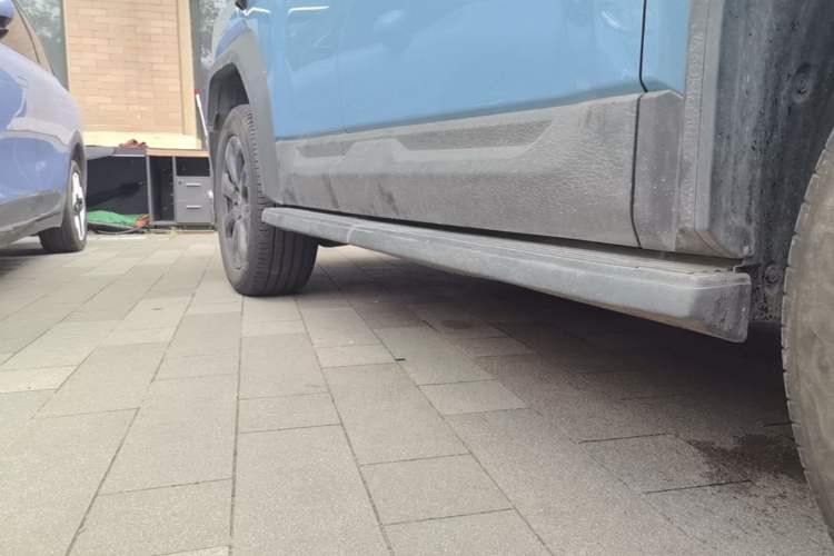 Used Formula Leopard 5 2023 Navigator Edition Right Side Sill