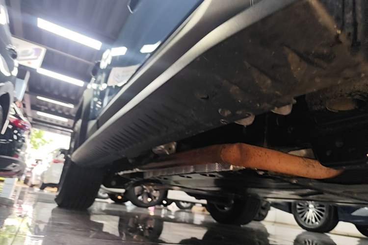 Used Formula Leopard 5 2023 Navigator Edition Right Side Sill