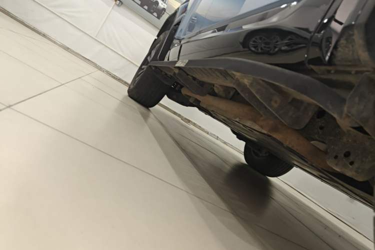 Used Formula Leopard 5 2023 Navigator Edition Right Side Sill