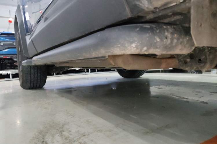 Used Formula Leopard 5 2023 Cloud Ride Flagship Edition Right Side Sill